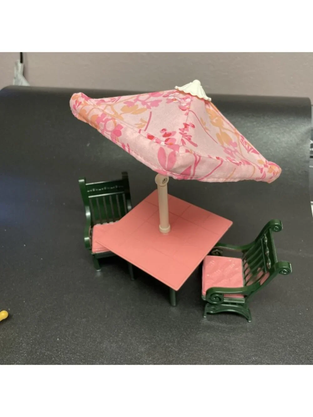 Fisher Price Loving Family Dollhouse UMBRELLA TABLE Chairs Patio Set Pink Green